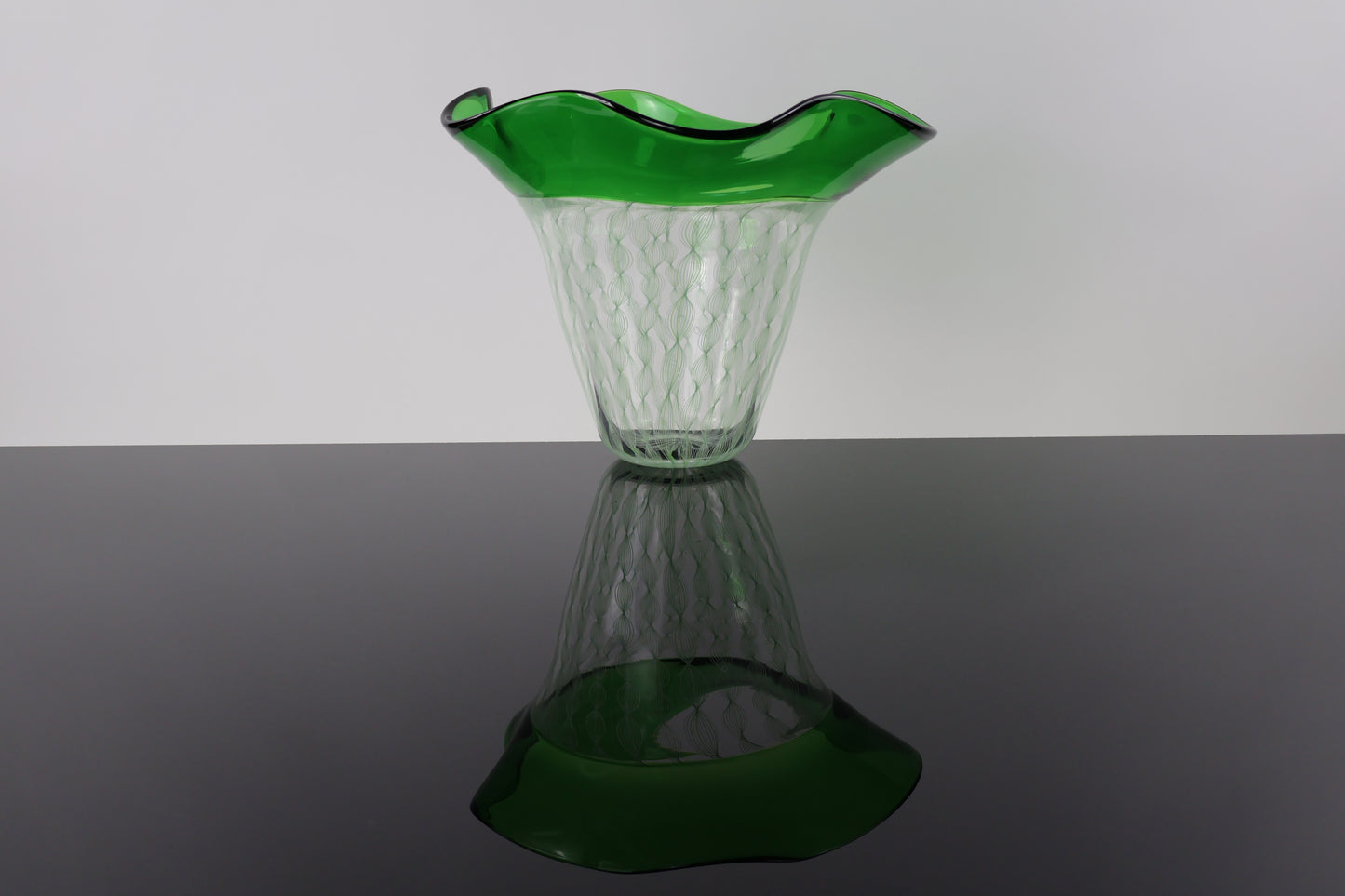 Emerald Green Encalmo Vase