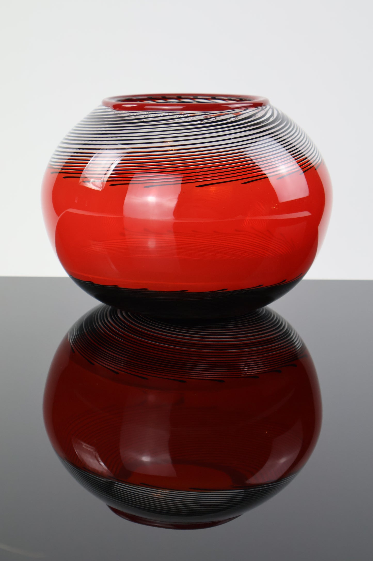 Red and Black Encalmo Basket Vase