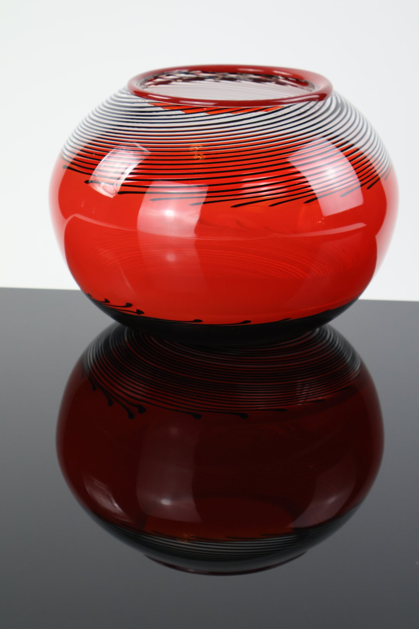 Red and Black Encalmo Basket Vase