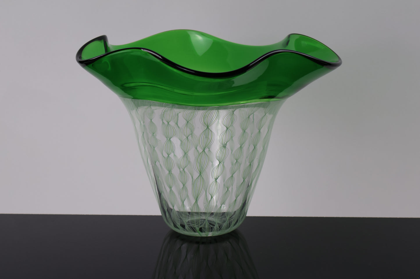 Emerald Green Encalmo Vase