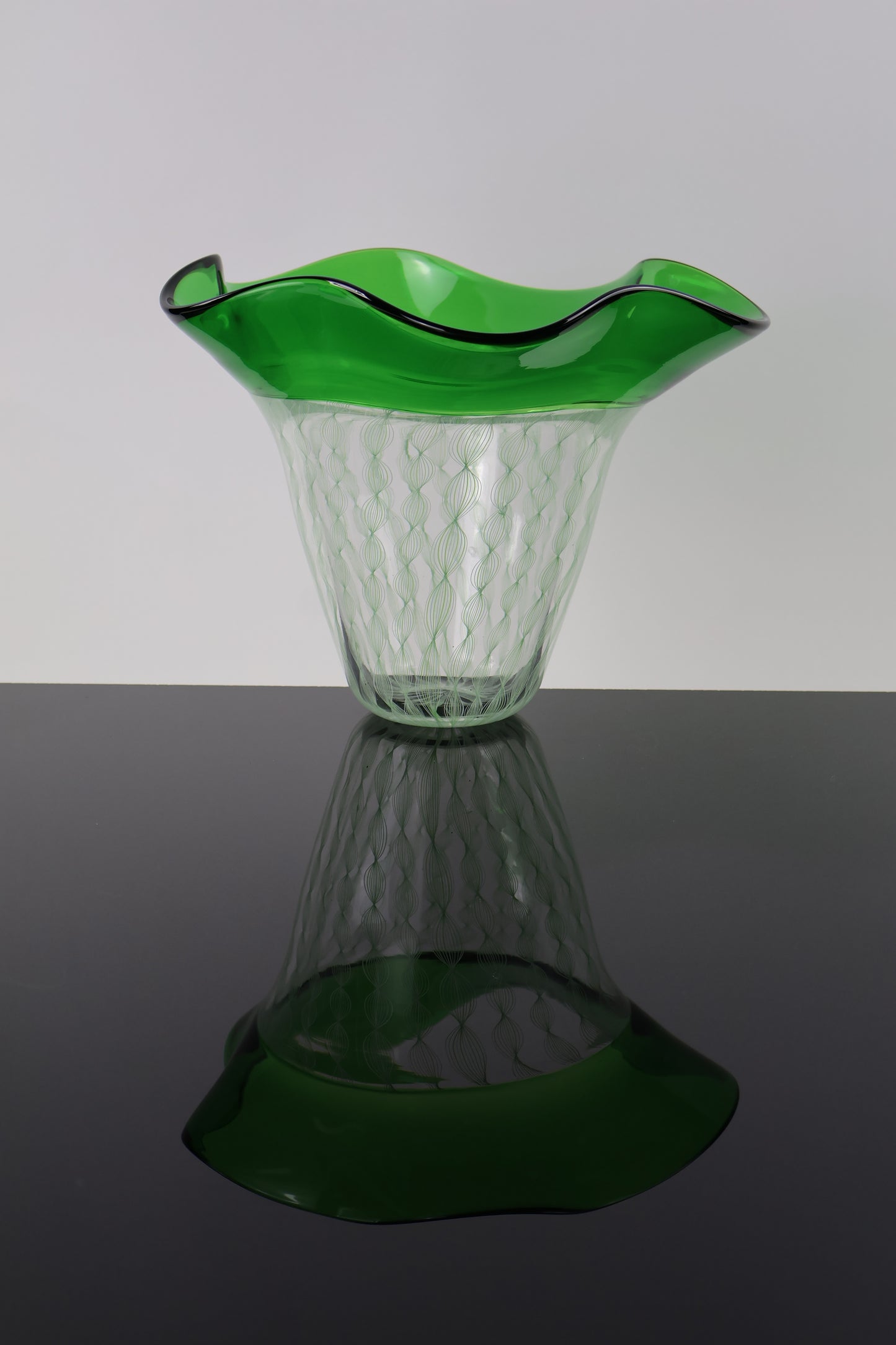 Emerald Green Encalmo Vase