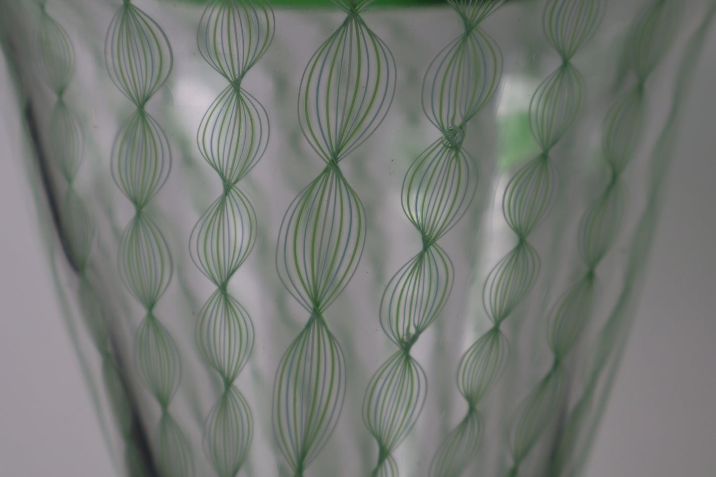 Emerald Green Encalmo Vase