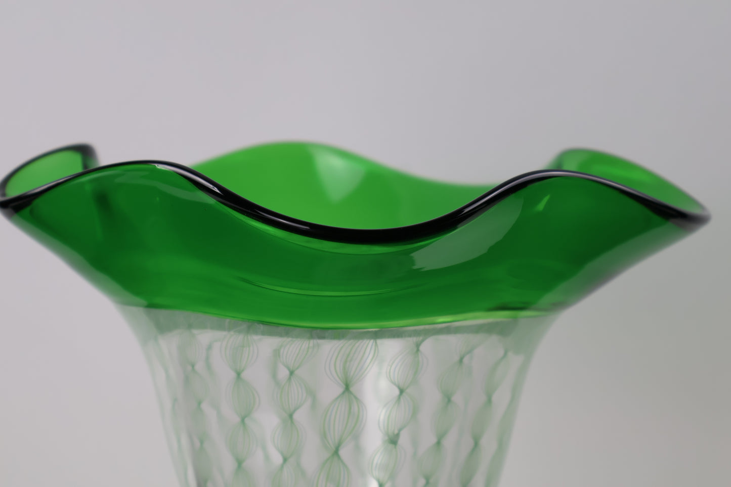 Emerald Green Encalmo Vase