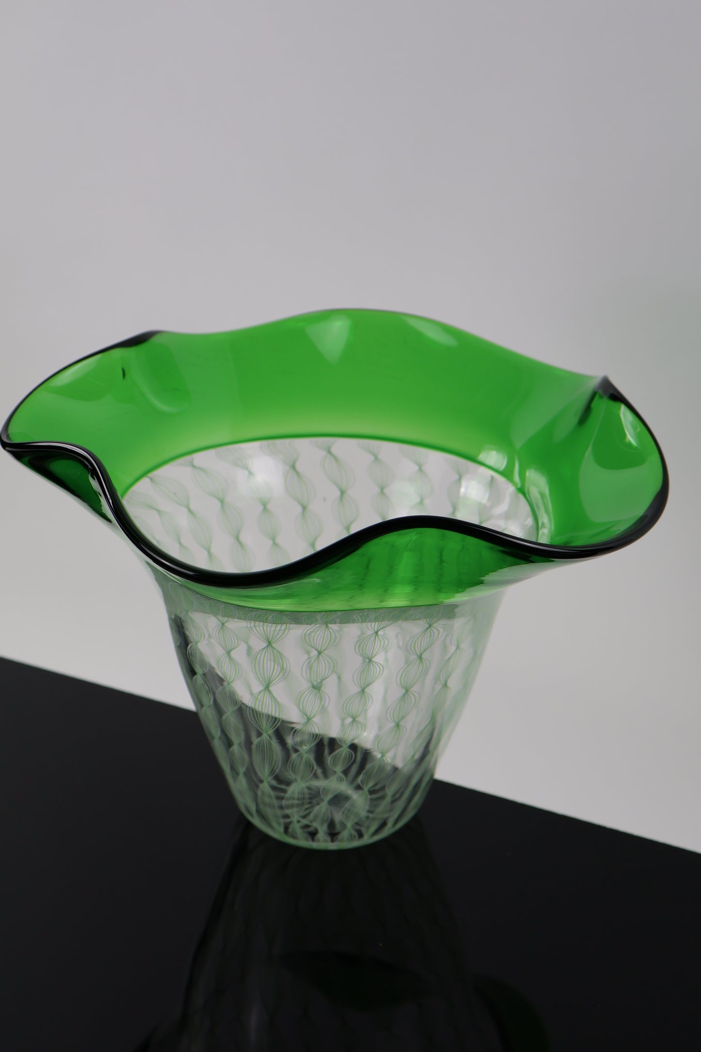 Emerald Green Encalmo Vase