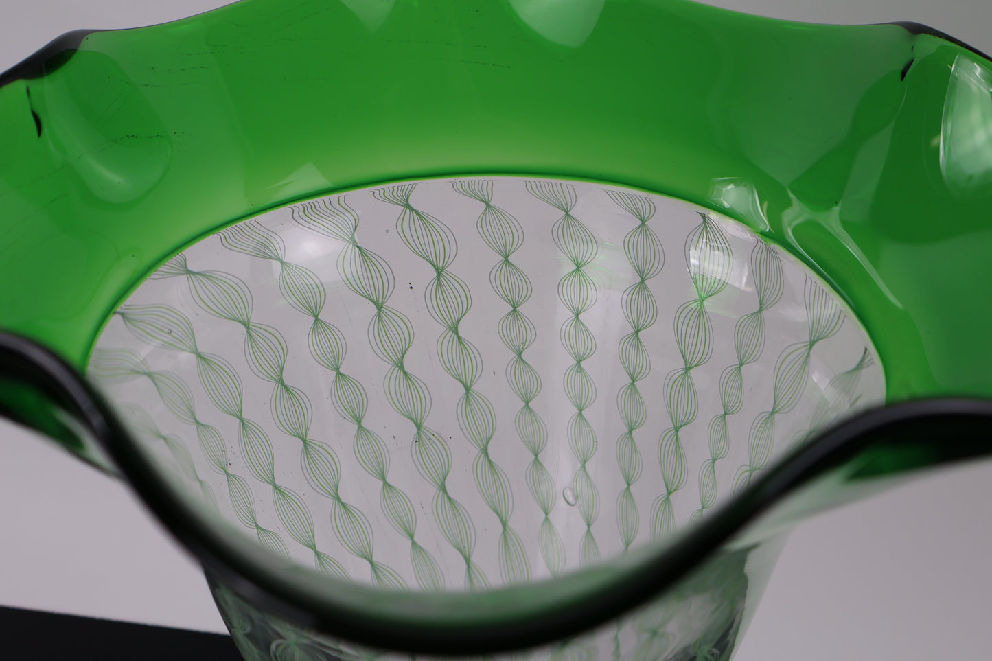 Emerald Green Encalmo Vase