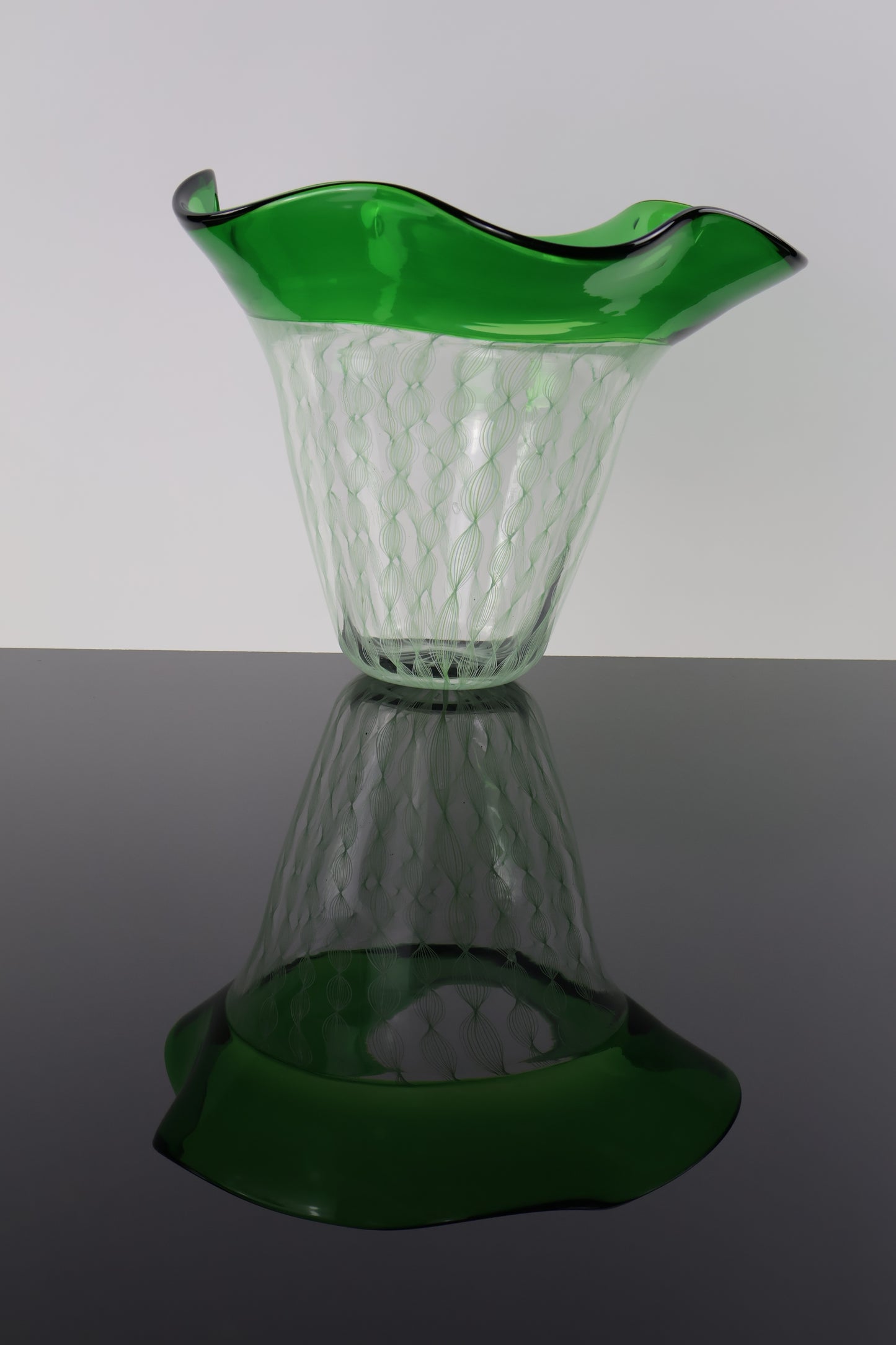 Emerald Green Encalmo Vase
