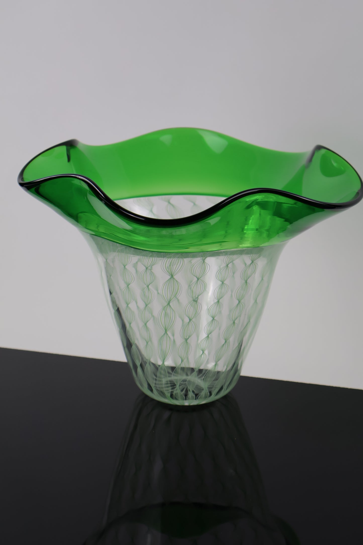 Emerald Green Encalmo Vase