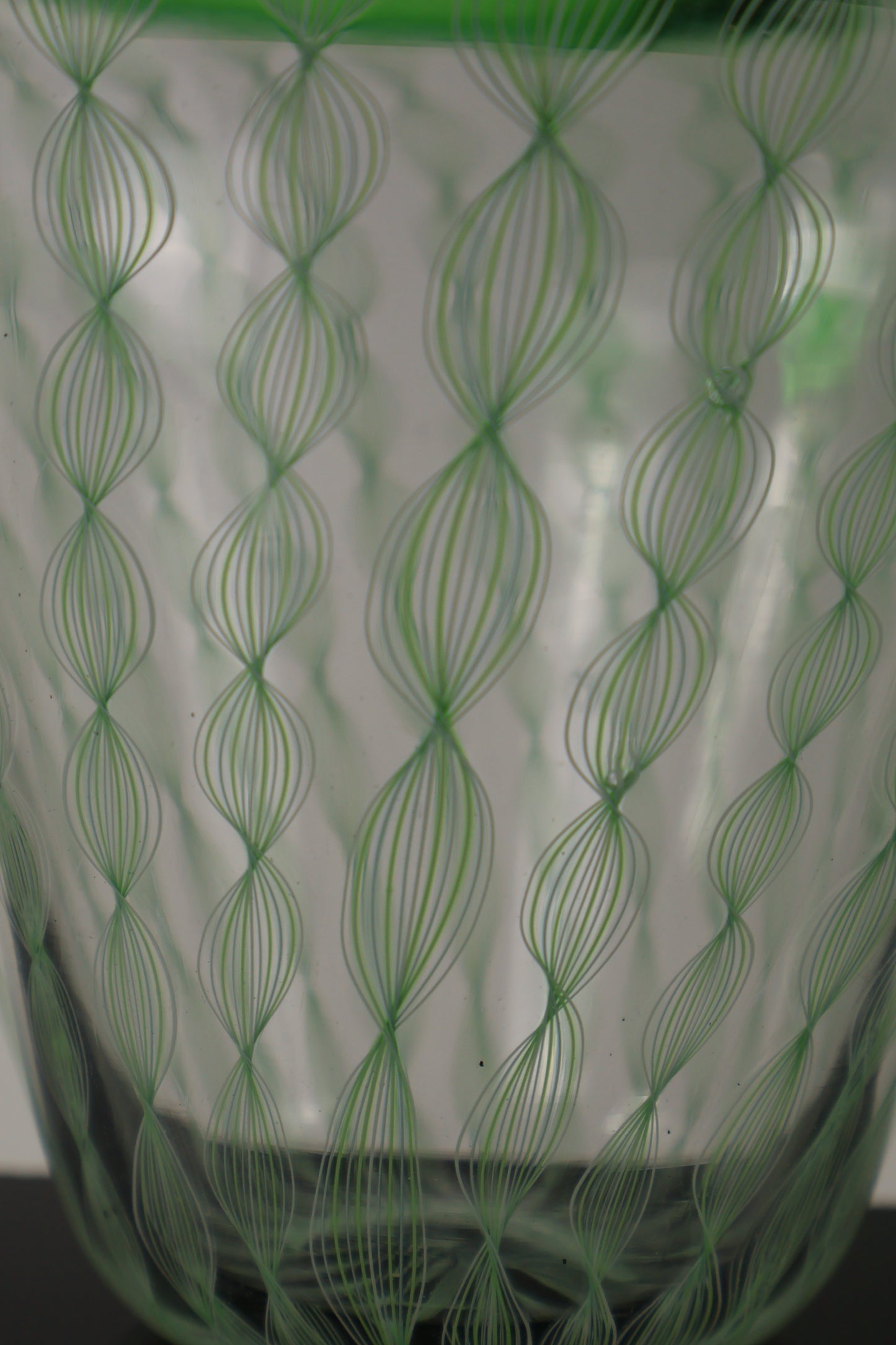Emerald Green Encalmo Vase